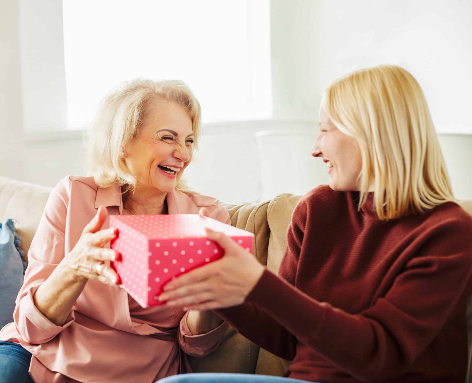Ultimate Guide to Thoughtful Retirement Gifts for Her