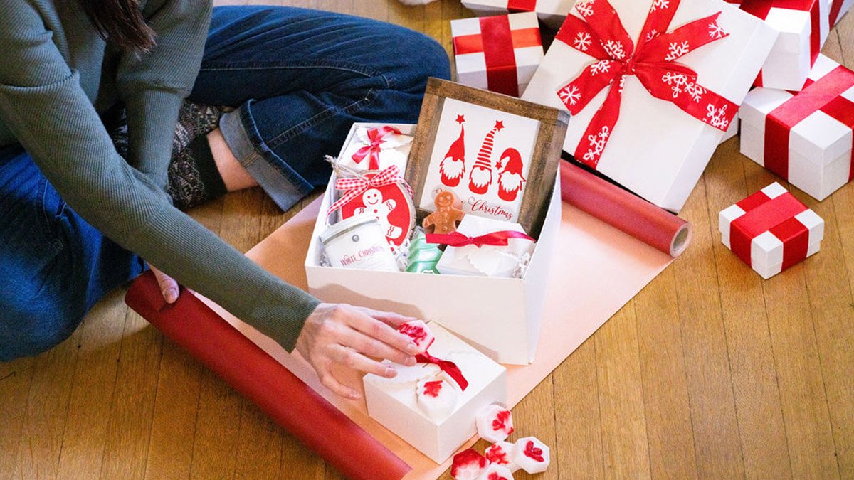 10 Unique Holiday Gift Baskets Perfect for Every Woman in Your Life