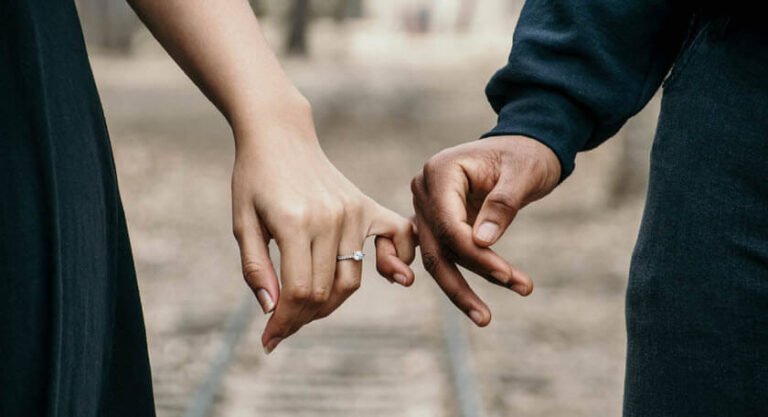 101 Thoughtful Engagement Gift Ideas for Every Budget: Unique Finds to Celebrate Love