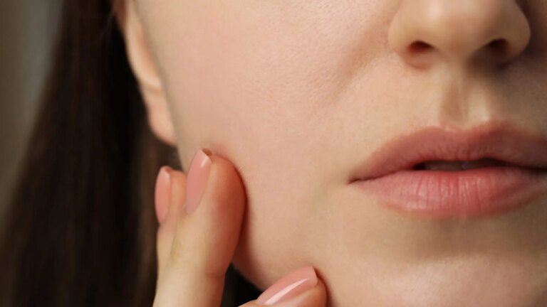 Dry vs. Dehydrated Skin: Key Differences and Essential Care Tips for Healthy Glow