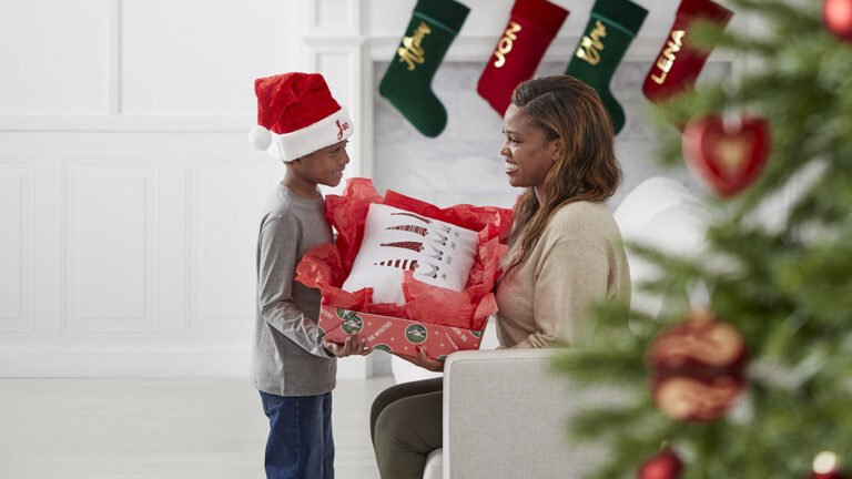 16 Thoughtful Last-Minute Gift Ideas for Everyone on Your Holiday List