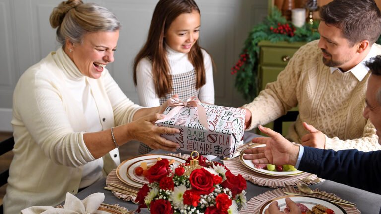 Ultimate Christmas Gift Guide: 12 Thoughtful Presents Your Mom Will Love