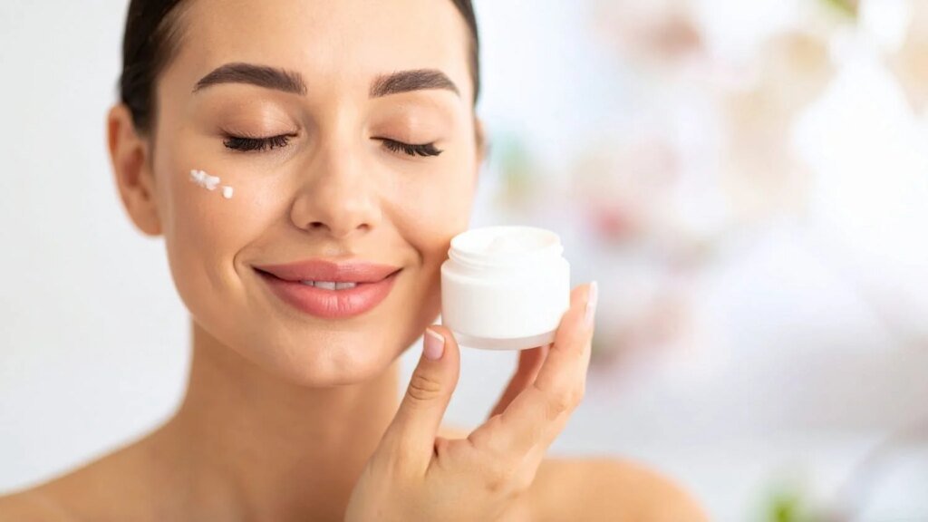 Mastering Seasonal Skincare: Essential Tips to Adapt Your Routine for Changing Weather