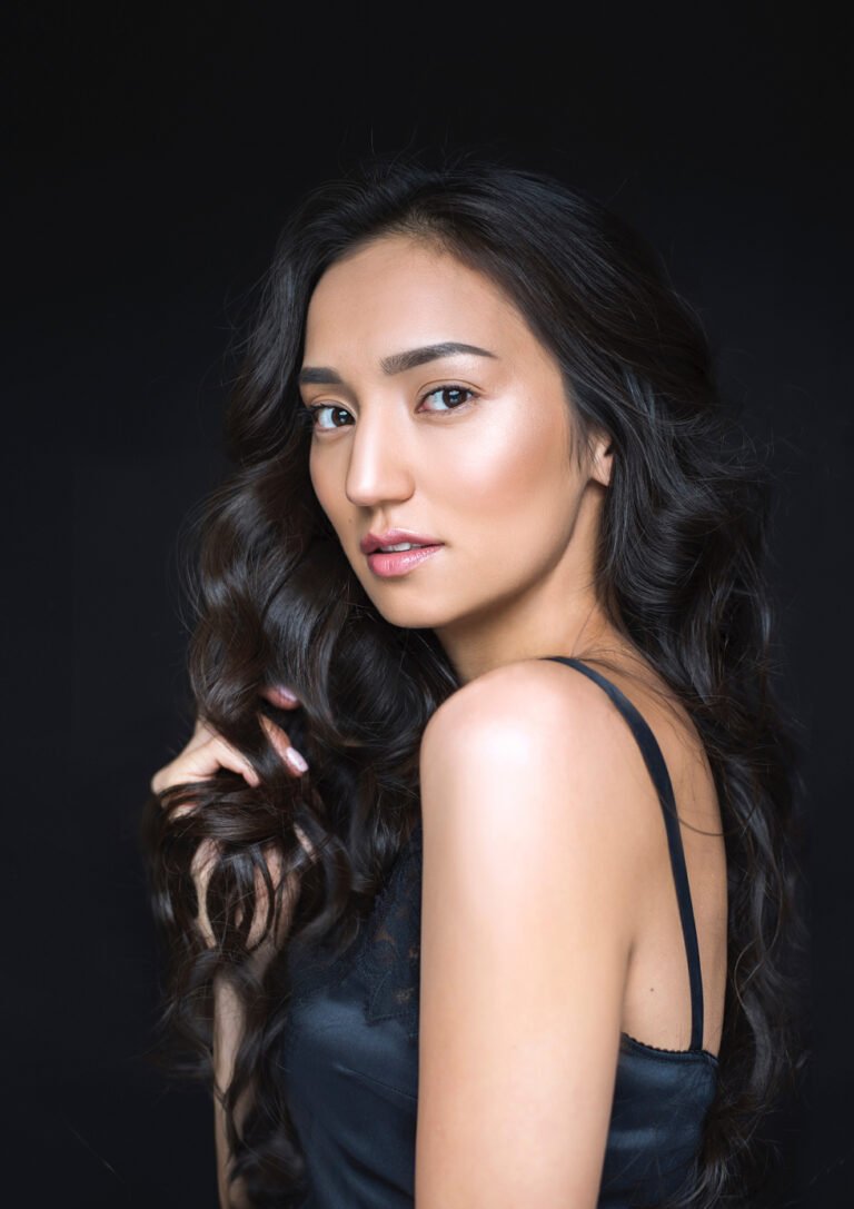 Ultimate Guide to Applying Hair Serum for Enhanced Shine and Superior Protection